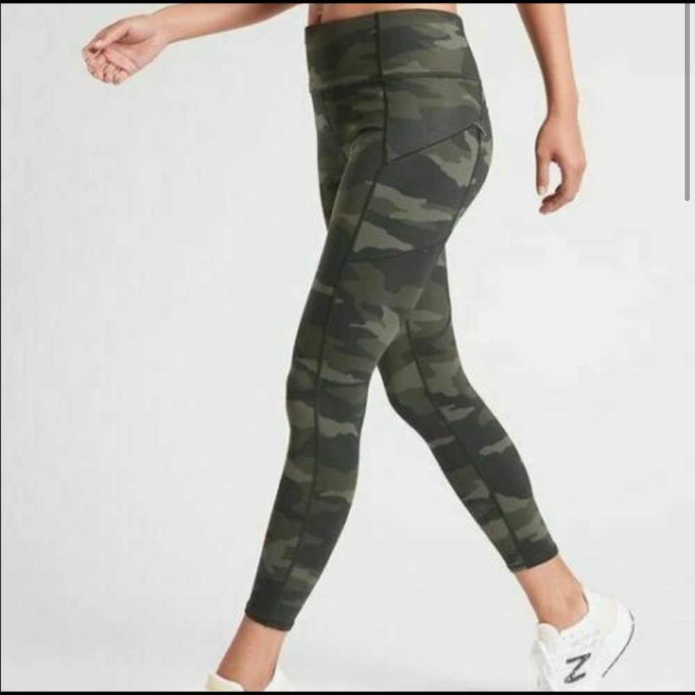 NWT Athleta Camo Contender 7/8 Tight